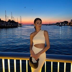 Zara bloggers favorite knit body con dress